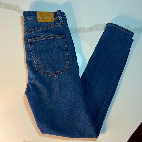 Denim Forum The Lola High Rise Skinny.  28 x 28 length.  Classic blue wash. - Picture 5 of 16